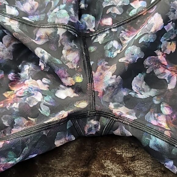 Lululemon Floral Wunder Under Leggings. - Picture 2 of 5